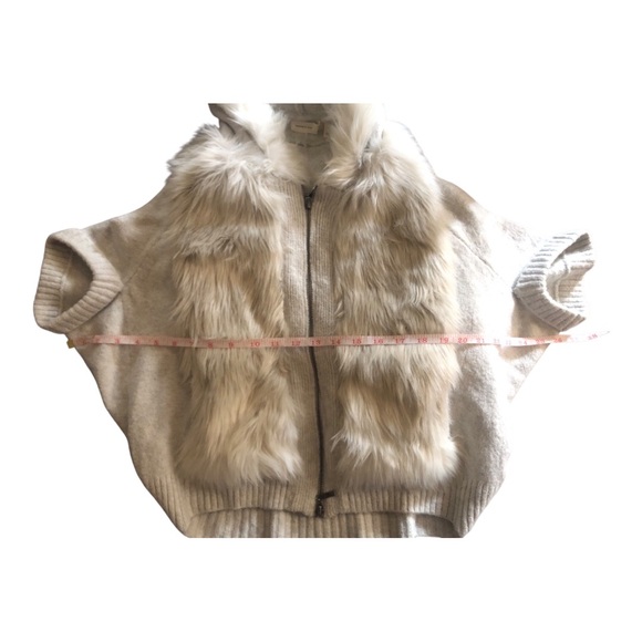 Anthropologie Sleeping on Snow Short Sleeve Faux Fur Hooded Sweater XXS - Picture 6 of 6